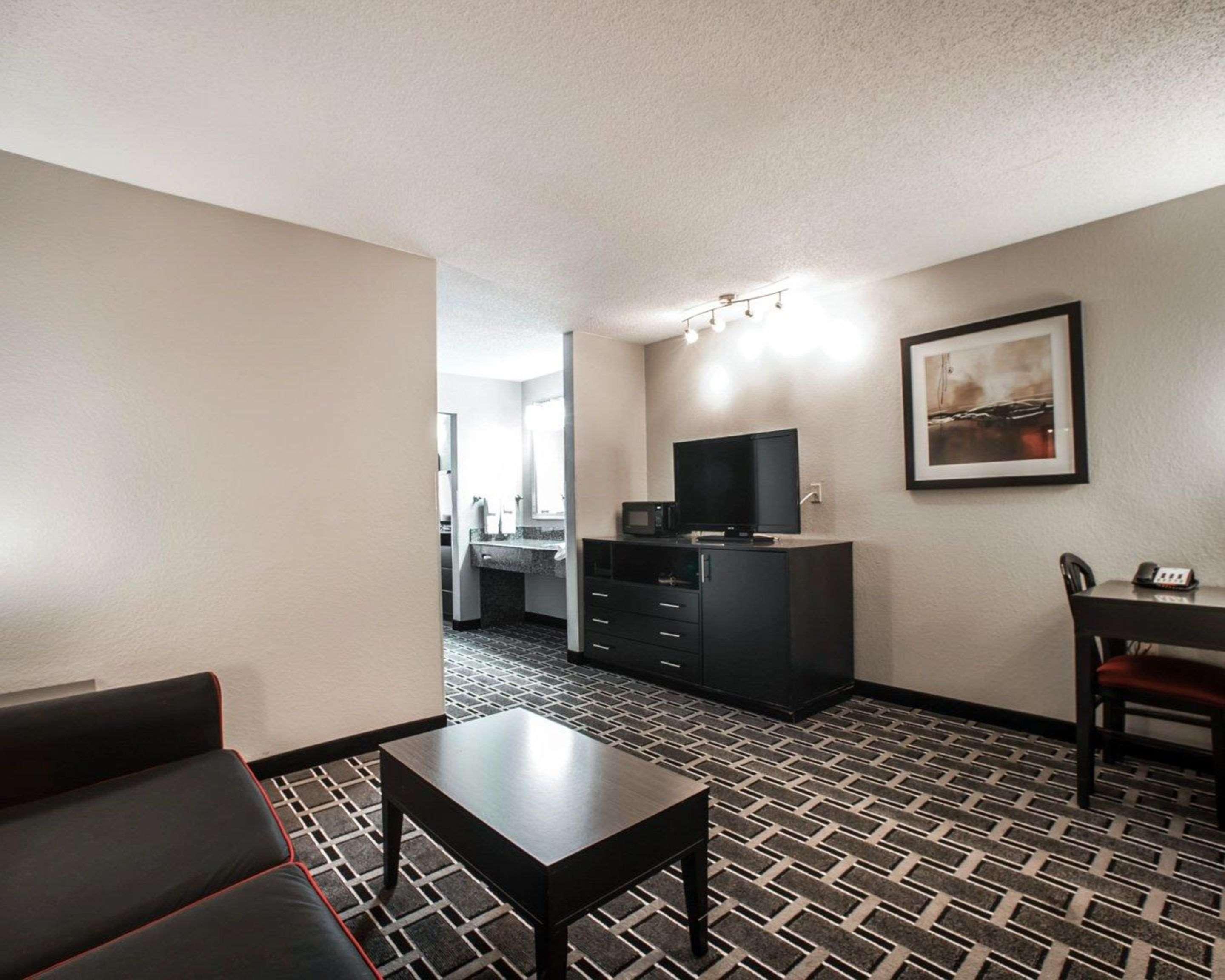 คอมฟอร์ต สวีท แอร์พอร์ต แนชวิลล์ Hotel ภายนอก รูปภาพ